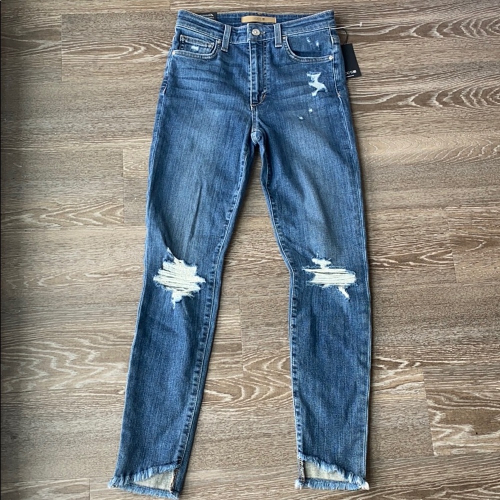 Joe’s brand-new, high-waisted, ripped skinny jeans